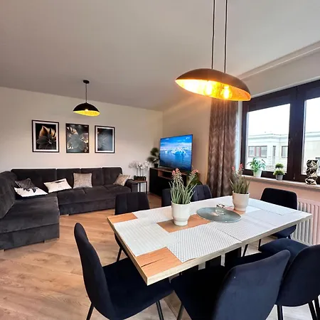 Maya's Flats & 105 - Przestronny Przy Parku Regana Blisko Plazy Apartament