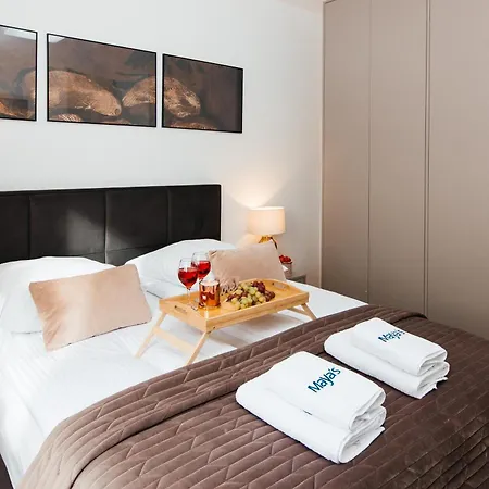 Maya's Flats & 105 - Przestronny Apartamen *