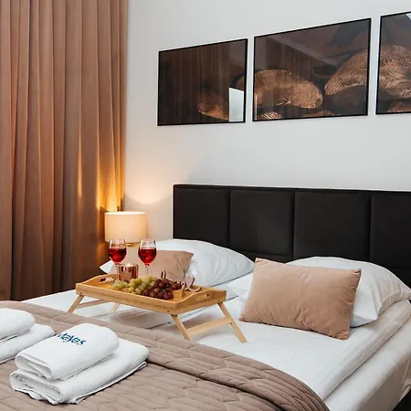 Maya's Flats & 105 - Przestronny Apartamen