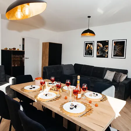 Apartman Maya's Flats & 105 - Przestronny Apartamen *