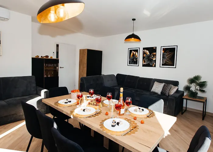 شقة Maya's Flats & 105 - Przestronny Apartamen *