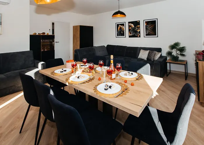 Maya's Flats & 105 - Przestronny Apartamen غدانسك